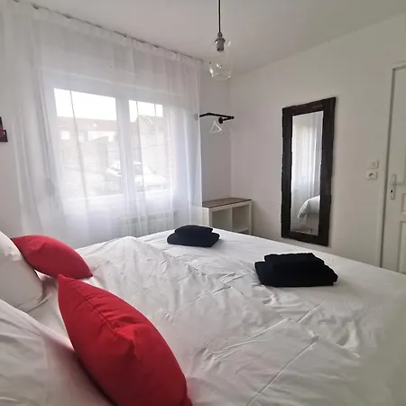Prázdninový dům Maison Plain-pied 1-6 Personnes Calme Jardin Parking Prive